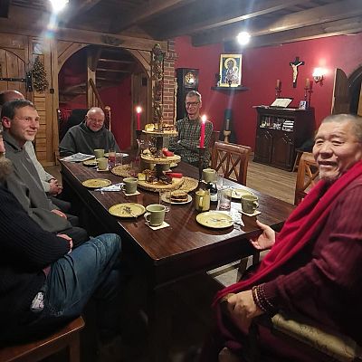 Pielgrzymi z daleka grafika